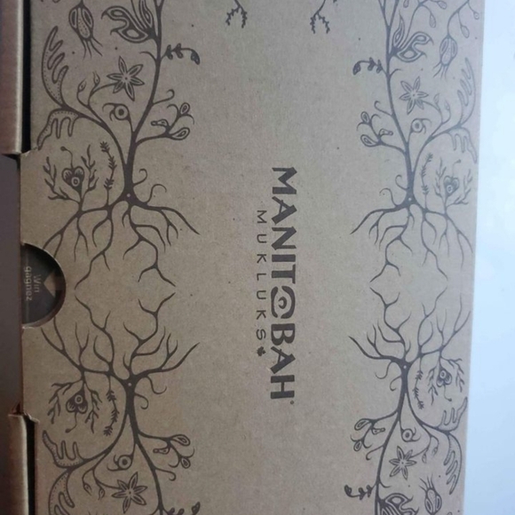 NWT Manitobah Muckluck Moccasin - Picture 5 of 5